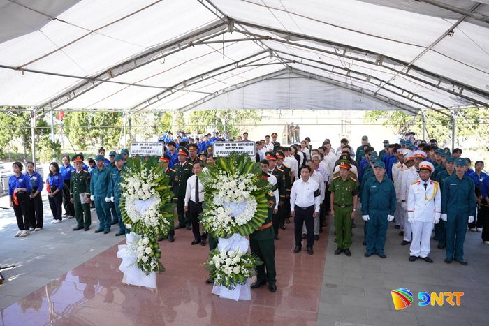 Buổi lễ có sự tham dự của đông đảo đại biểu, thế hệ trẻ địa phương. Ảnh: T.CÔNG