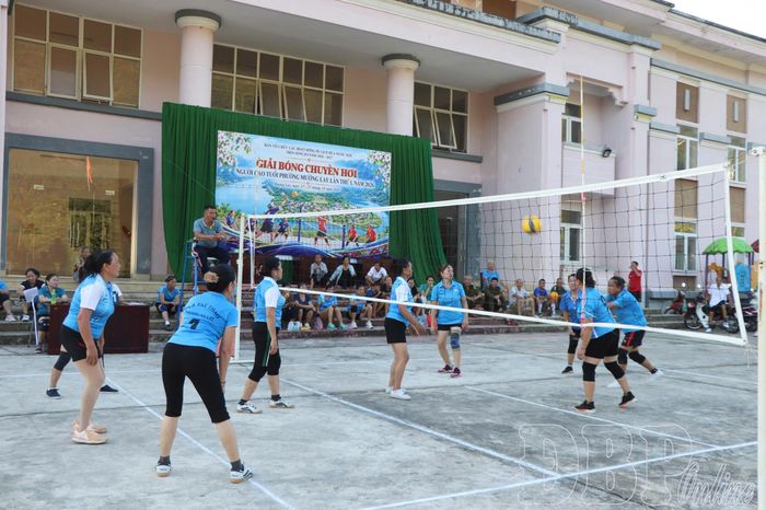 Giải bóng chuyền hơi Người cao tuổi phường Mường Lay lần thứ I, năm 2026 diễn ra từ ngày 23 - 25/10.