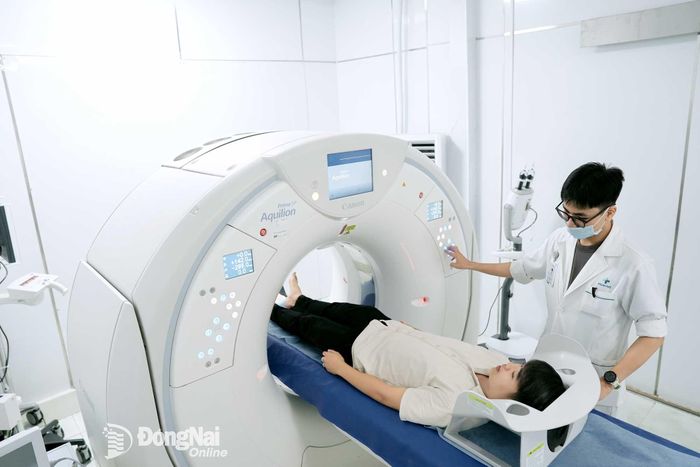 Bệnh viện Hoàn Mỹ Bình Phước (phường Bình Phước) đầu tư máy CT Scanner 160 lát cắt tích hợp công nghệ trí tuệ nhân tạo để phục vụ công tác khám, chữa bệnh.