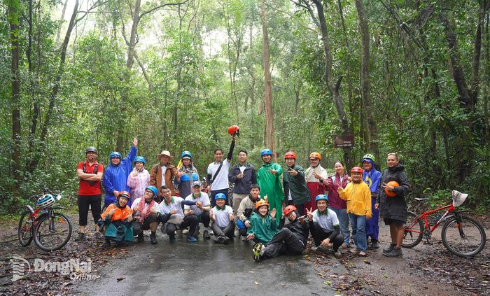 Các đại biểu tham dự Chương trình du lịch Caravan “Giảm phát thải 2026”.