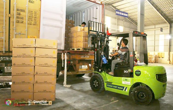 Từ những xưởng gốm tại địa phương, sản phẩm gốm Biên Hòa từng bước vươn ra thị trường quốc tế.