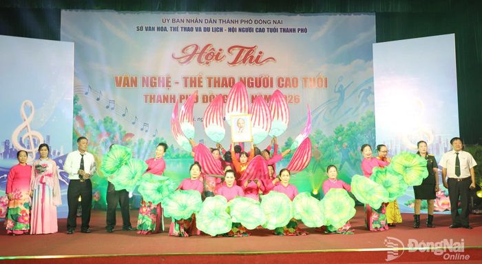 Phần thi văn nghệ của phường Bình Phước. Ảnh: My Ny