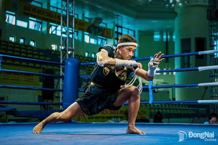 Vận động viên Nguyễn Hoàng Sơn (Đồng Nai) xuất sắc giành huy chương vàng nội dung biểu diễn waikru nam lứa tuổi 17-40 môn muay tại Đại hội Thể thao toàn quốc lần thứ X. Ảnh: ĐVCC