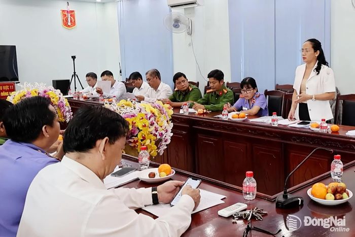Bà Phan Thị Vân, Phó Giám đốc Trung tâm Trợ giúp pháp lý nhà nước thành phố Đồng Nai ghi nhận công tác phối hợp với các cơ quan khu vực 11. Ảnh: Viết Cường