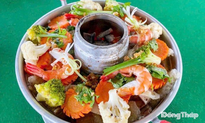 Lẩu cù lao ngọt, ngon không lẫn vào đâu được.