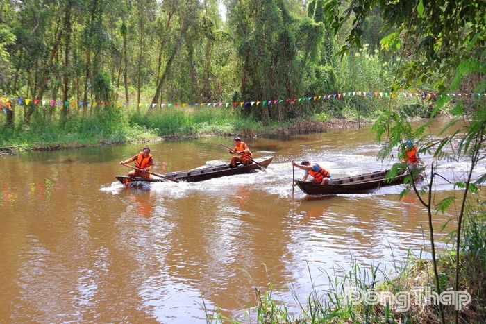 Các đội tranh tài giữa không gian xanh mát của Khu du lịch sinh thái Gáo Giồng.
