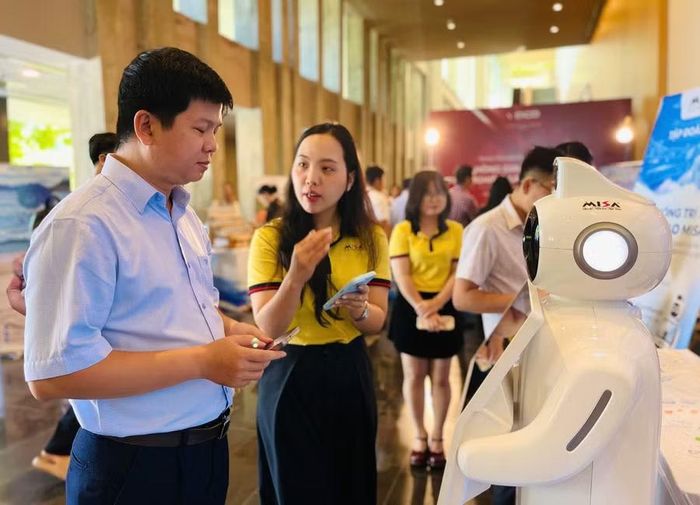 Ngày hội mở ra những giải pháp giúp doanh nghiệp tiếp cận chính sách, ứng dụng công nghệ và huy động nguồn lực phát triển. Ảnh: Trần Dung 