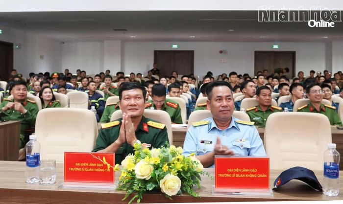 Lãnh đạo Trường Sĩ quan Thông tin, Trường Sĩ quan Không quân tham dự chương trình.