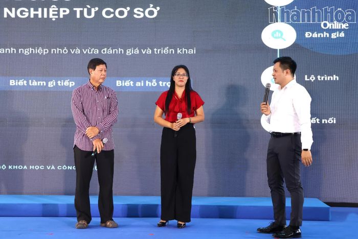Chuyên gia đến từ Vụ Kinh tế số và Xã hội số, Bộ Khoa học và Công nghệ giao lưu cùng Tổ công nghệ số cộng đồng.