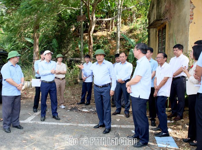 ... Bãi đỗ xe tĩnh (Bến xe tỉnh cũ).