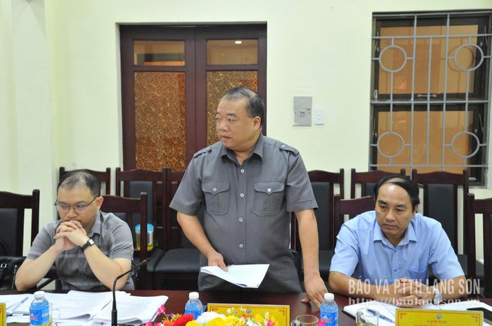 Lãnh đạo Sở Nội vụ phát biểu ý kiến tại cuộc họp