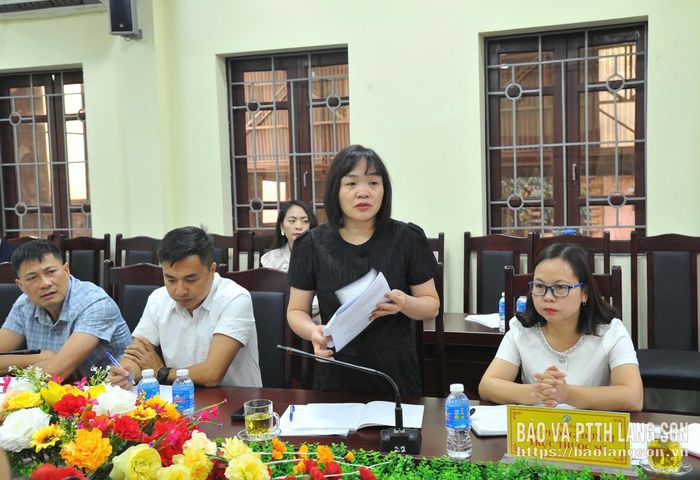 Lãnh đạo Trung tâm Văn hóa tỉnh (Sở VHTT&DL) phát biểu ý kiến tại cuộc họp