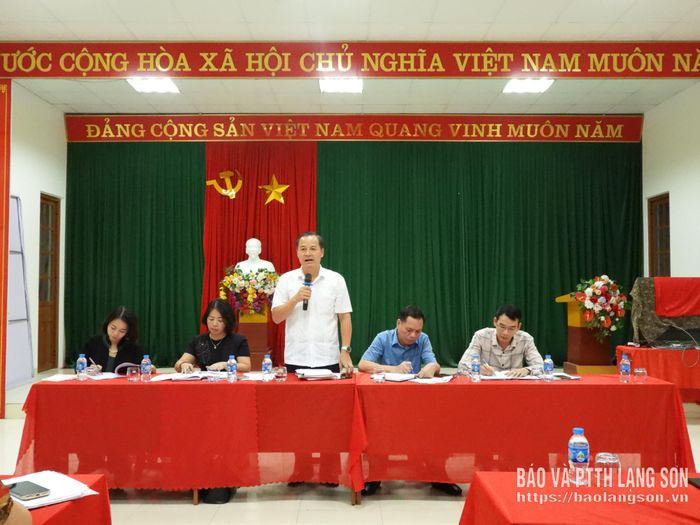 Đồng chí Phùng Quang Hội, Bí thư Đảng ủy phường Đông Kinh phát biểu kết luận cuộc đối thoại