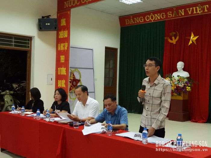 Đại diện Chi nhánh Phát triển quỹ đất khu vực đô thị phát biểu tại cuộc đối thoại