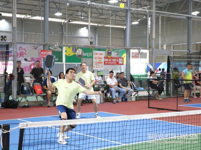 Các vận động viên tham gia thi đấu Pickleball 