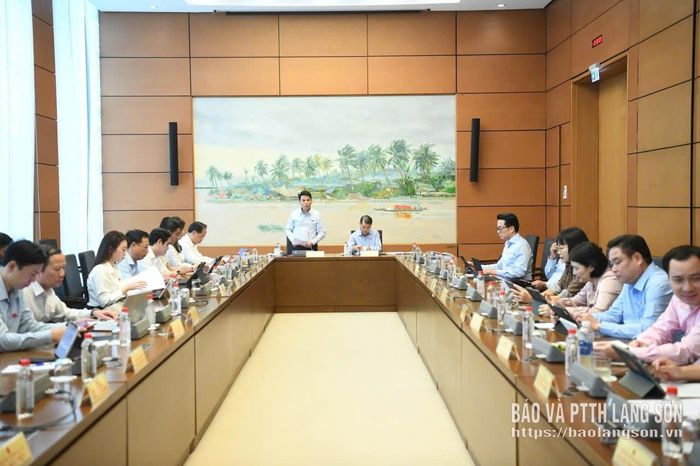 Toàn cảnh phiên thảo luận tại tổ 3