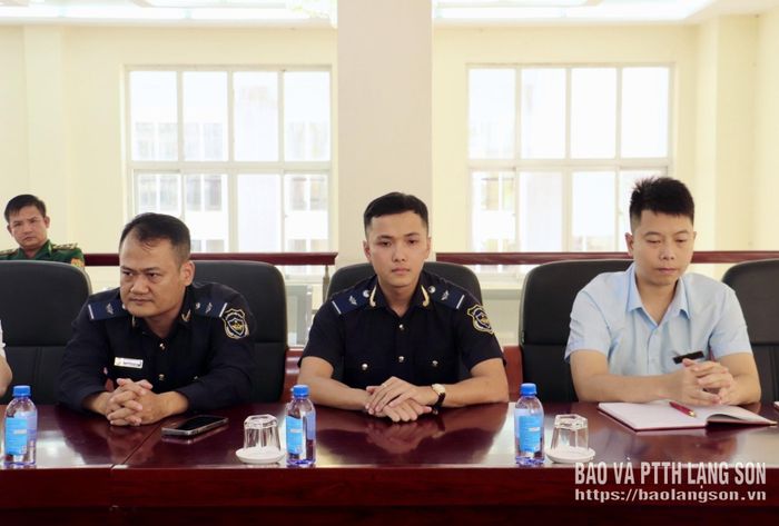 Đại diện các lực lượng chức năng tại cửa khẩu Tân Thanh tham dự lớp tập huấn