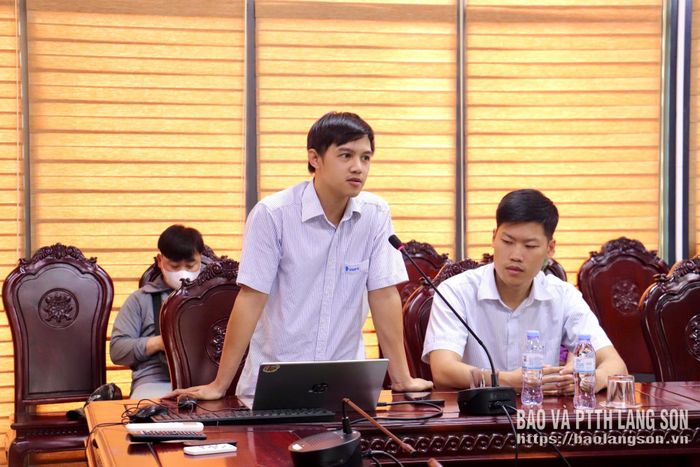 Kỹ thuật viên Viễn thông Lạng Sơn giới thiệu quy trình sử dụng Nền tảng cửa khẩu số 