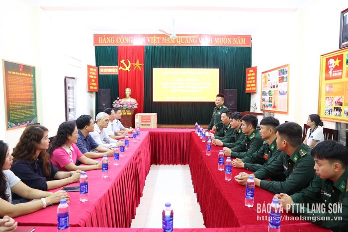 Các đại biểu tham dự chương trình