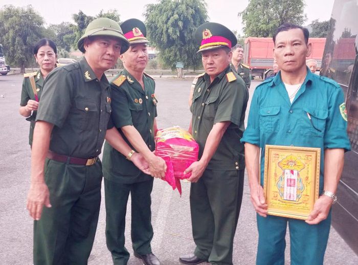 Các liệt sĩ của tỉnh Lào Cai trở về quê hương trong vòng tay đồng đội, người dân và gia đình.