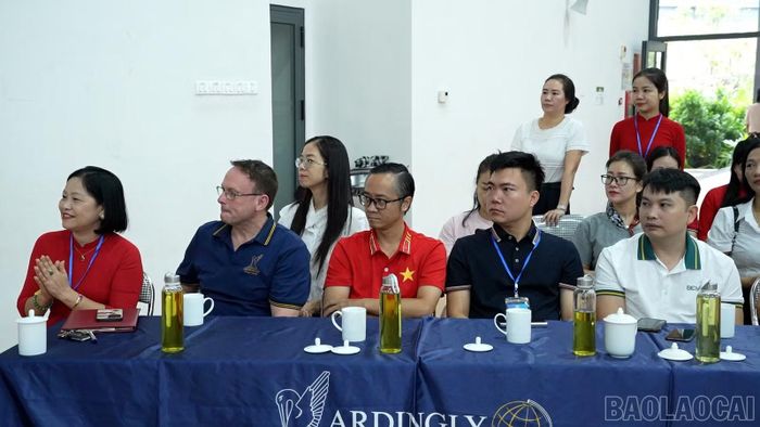 Đông đảo đại biểu, phụ huynh có mặt cổ vũ cho giải.