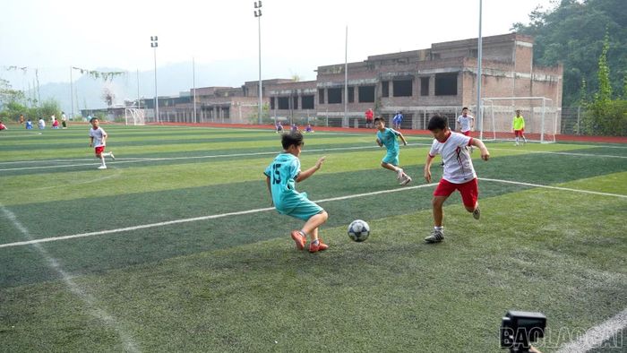 Nội dung bóng đá nam thi đấu tại Sân cỏ nhân tạo Trường Ardingly College Việt Nam.