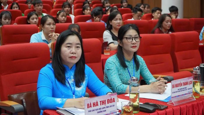 Các đại biểu tham dự hội nghị.
