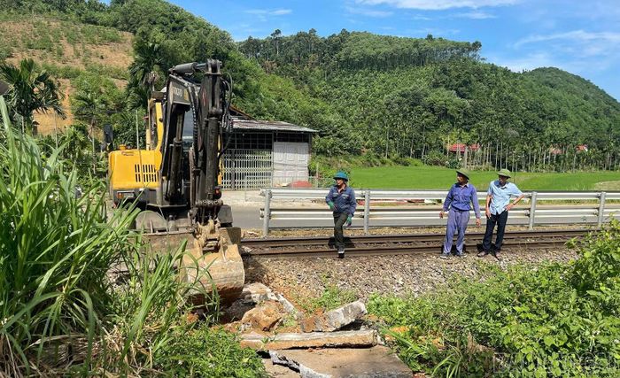 Trong đợt ra quân ngày 17/8/2026, địa phương phối hợp với Công ty Cổ phần Đường sắt Yên Lào rào, đóng 14 vị trí, hoàn trả kết cấu hạ tầng đường sắt.
