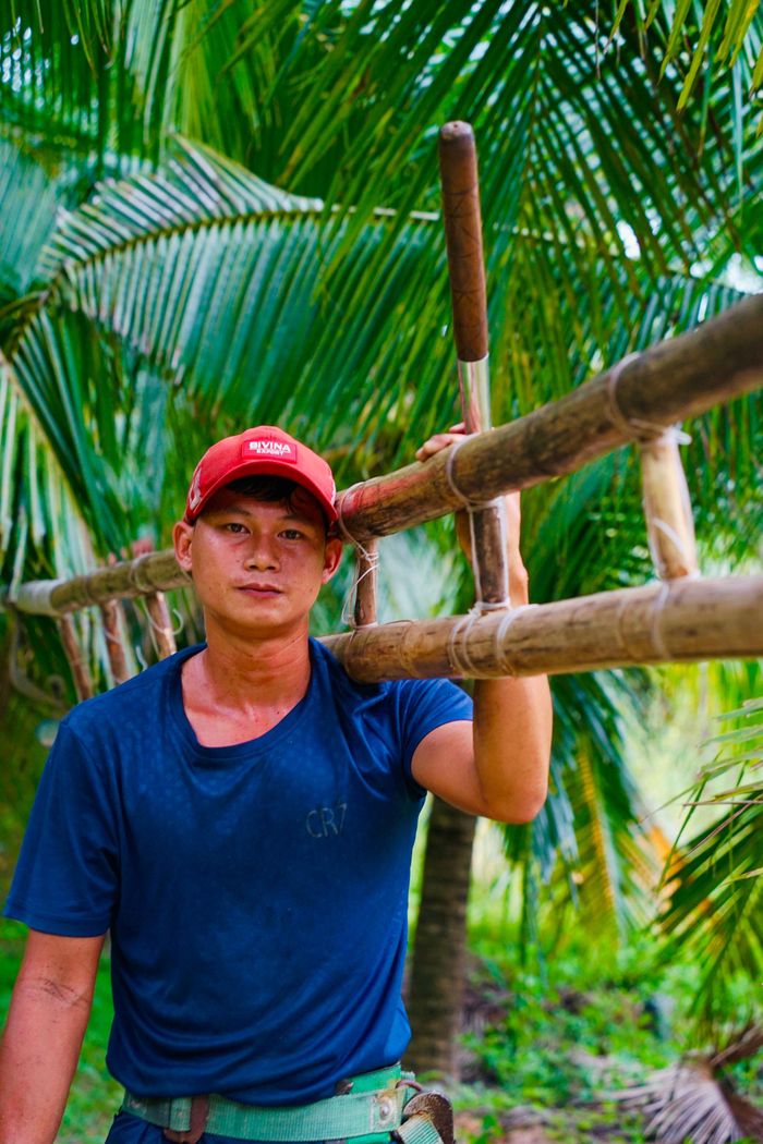 Đỗ Anh Phụng, thợ hái dừa có tiếng ở Mũi Né