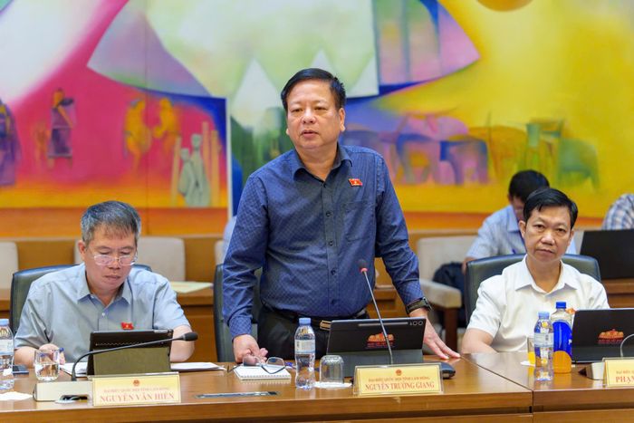 Đại biểu Nguyễn Trường Giang, Đoàn ĐBQH tỉnh Lâm Đồng phát biểu tại phiên thảo luận tổ