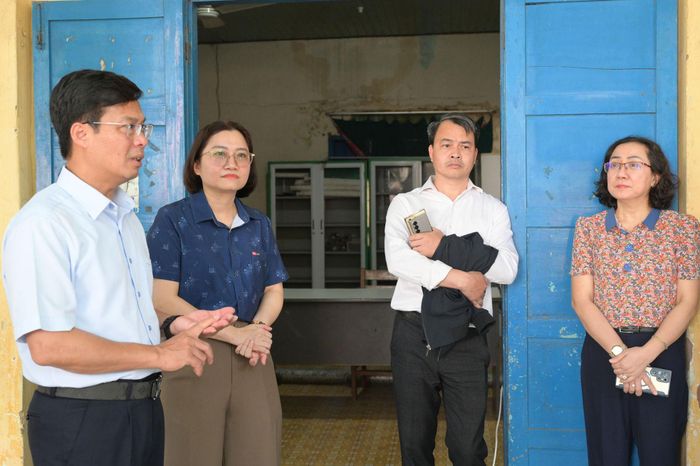 Đồng chí Đinh Văn Tuấn ghi nhận sự chủ động của các địa phương trong bố trí điểm khám