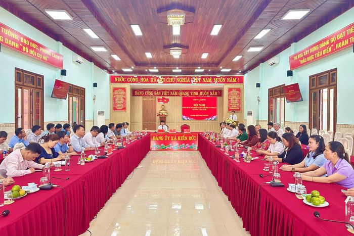 Quang cảnh hội nghị công bố quyết định