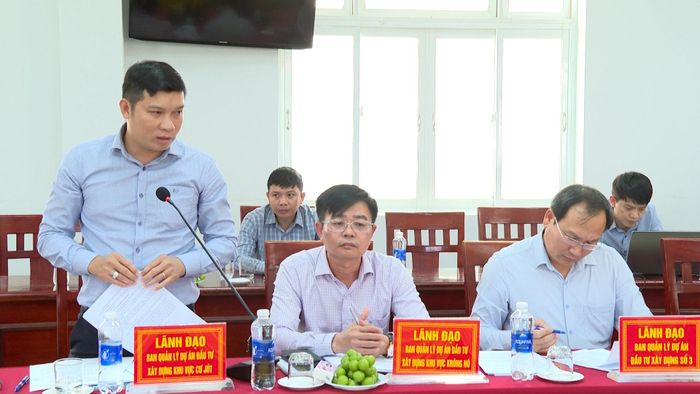 Ông Nguyễn Tiến Thành, Giám đốc Ban Quản lý các dự án đầu tư xây dựng khu vực Cư Jút, thông tin về 3 dự án có tỷ lệ giải ngân dưới 50%