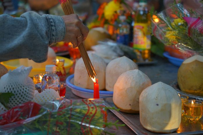Thành kính dâng lễ