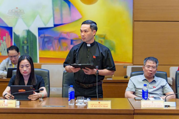 Đại biểu Lê Nguyên Thao, Đoàn ĐBQH tỉnh Lâm Đồng góp ý dự án Luật sửa đổi, bổ sung một số điều của Luật Bảo vệ môi trường. (Ảnh: Quốc hội)