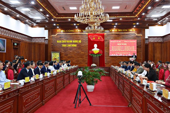 Quang cảnh hội nghị