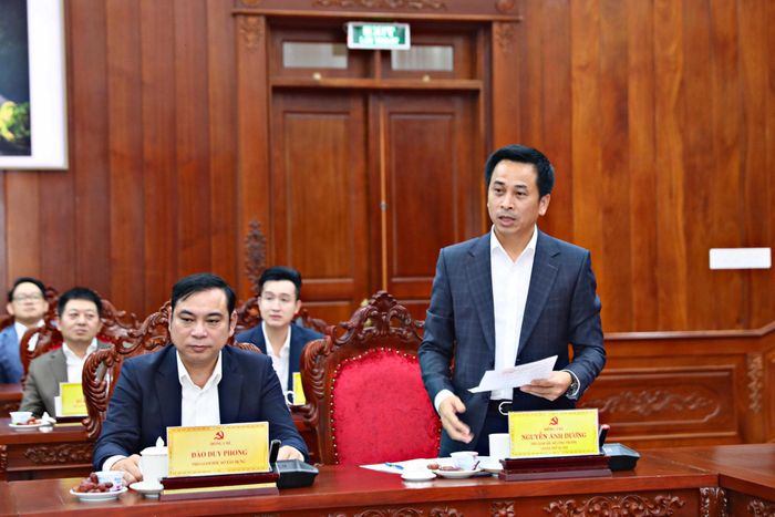Phó Giám đốc Sở Công thương TP Hà Nội Nguyễn Ánh Dương báo cáo một số nội dung, lĩnh vực hợp tác giàu tiềm năng giữa 2 địa phương