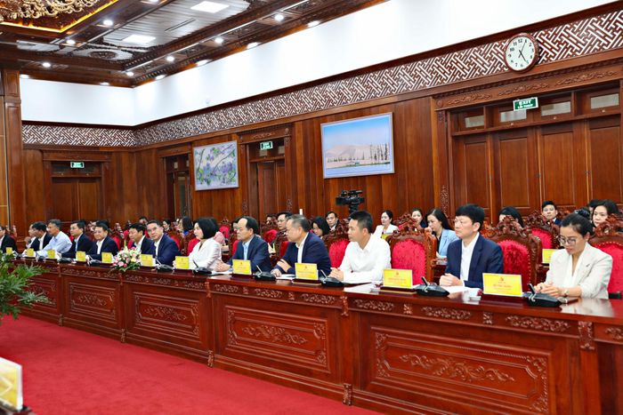 Đoàn công tác của Thành ủy Hà Nội dự hội nghị