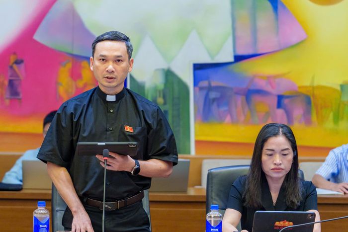 Đại biểu Lê Nguyên Thao, Đoàn ĐBQH tỉnh Lâm Đồng phát biểu tại phiên thảo luận tổ