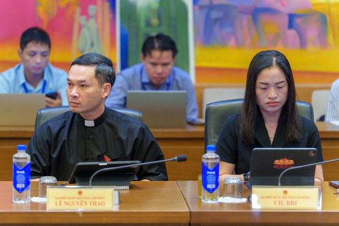 ĐBQH tỉnh Lâm Đồng tham dự phiên thảo luận tổ