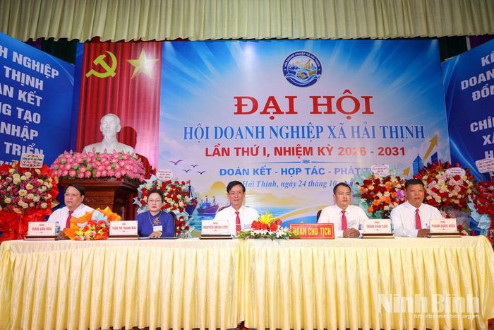 Đoàn Chủ tịch điều hành Đại hội.