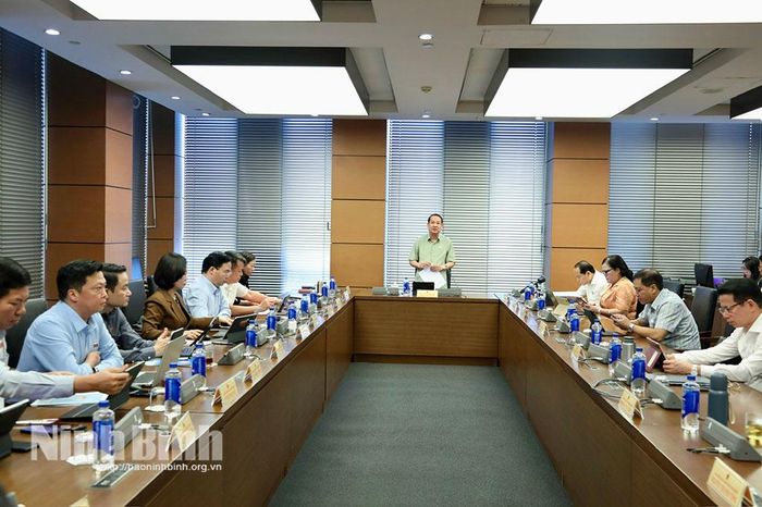 Quang cảnh phiên thảo luận tổ.