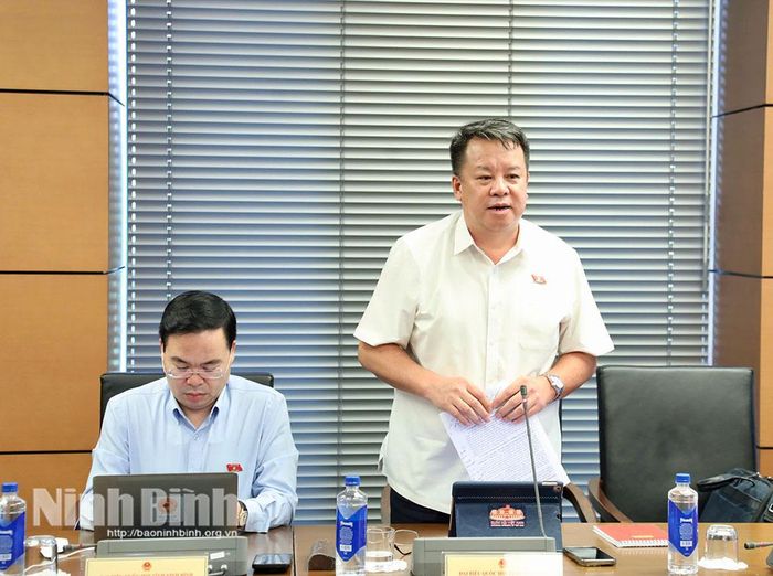 Thiếu tướng Nguyễn Quốc Hùng, Phó Chủ nhiệm Ủy ban Quốc phòng, An ninh và Đối ngoại của Quốc hội phát biểu thảo luận.