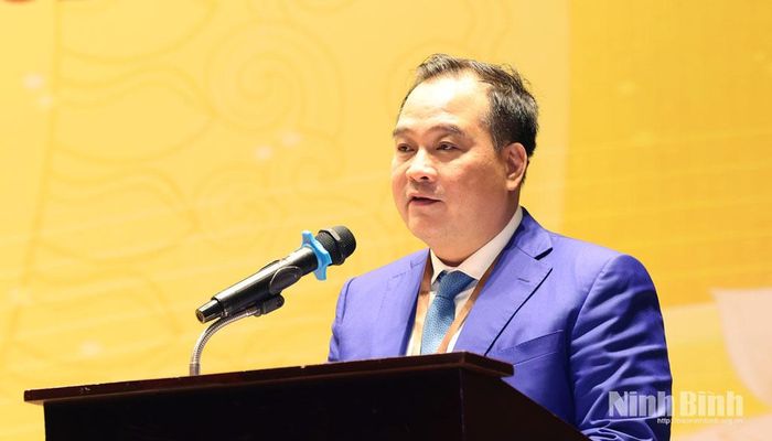 PGS.TS Nguyễn Trọng Điệp, Phó Viện trưởng phụ trách Viện Trần Nhân Tông, Đại học Quốc gia Hà Nội phát biểu đề dẫn Hội thảo.