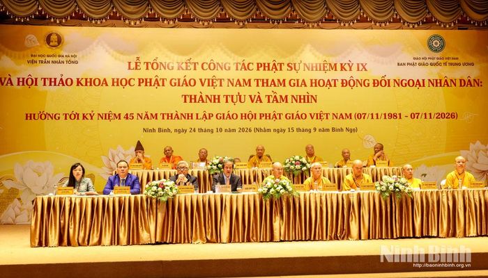 Các đại biểu chủ trì Hội thảo.