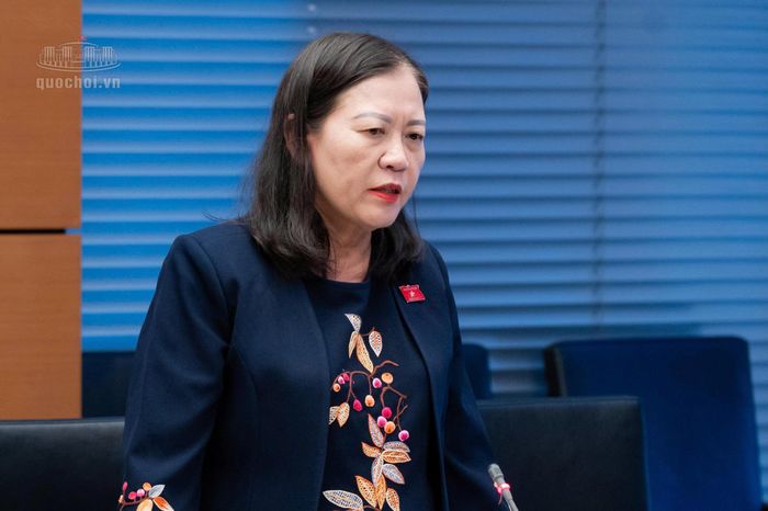 Đại biểu Lê Thị Nga, Ủy viên Trung ương Đảng, Ủy viên Ủy ban Ban Thường vụ Quốc hội, Chủ nhiệm Ủy ban Dân nguyện và Giám sát của Quốc hội phát biểu thảo luận.