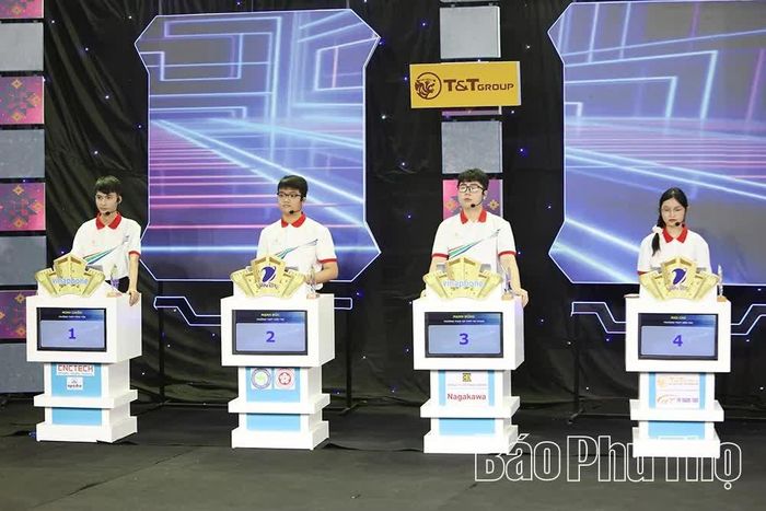 Các thí sinh tham gia vòng Đấu trí 10.