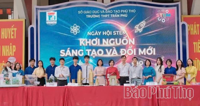 Nhà trường thường xuyên tổ chức sân chơi sáng tạo cho giáo viên, học sinh tham gia nhằm nâng cao kiến thức, kỹ năng.