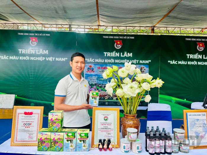 Các sản phẩm từ sen của anh Phan Thanh Sơn được giới thiệu tại buổi triển lãm “Sắc màu khởi nghiệp Việt Nam” do Trung ương Đoàn tổ chức - Ảnh: NVCC