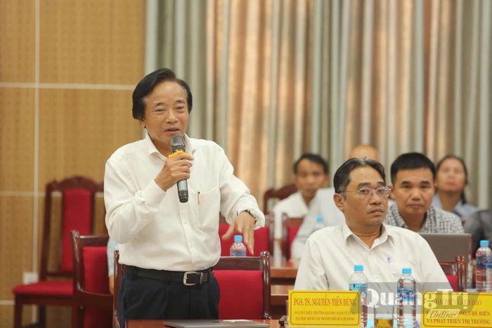 Các đại biểu đóng góp ý kiến về giải pháp phát triển cà phê đặc sản và thích ứng với biến đổi khí hậu - Ảnh: Hoàng Hùng